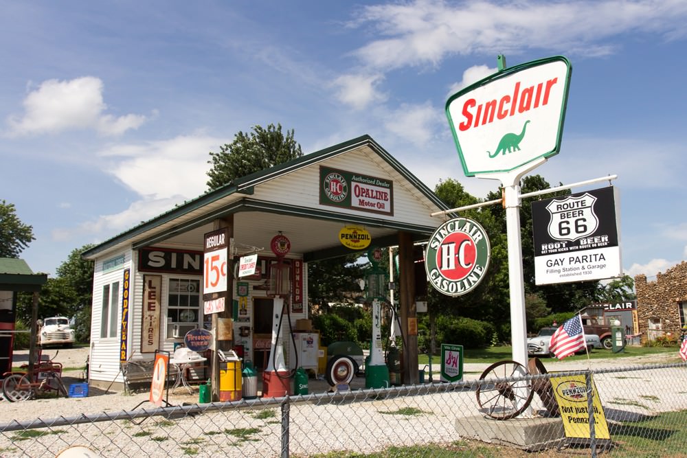 Sinclair gas station along Route 66