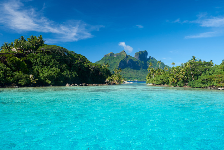 Mountains and turquoise waters of Bora Bora
